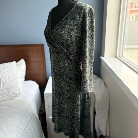 Prana Black & Green Patterned Long Sleeve Wrap Style V-Neck 3/4 Sleeve Dress - Picture 6 of 16